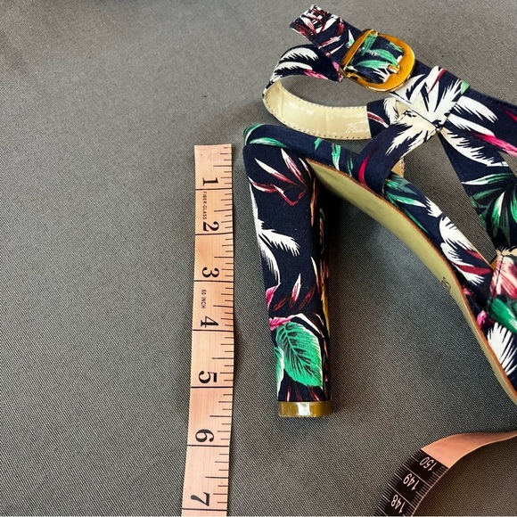 Ladies Size 7.5 Bakers Mccoy Multi Colored Sandals - Picture 6 of 9